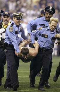 Elaborate security cannot stop Super Bowl streaker