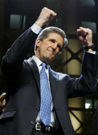 Kerry rolls to victory, faces Bush in election