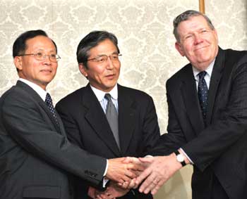 Japan, ROK, US meet on nuke issue