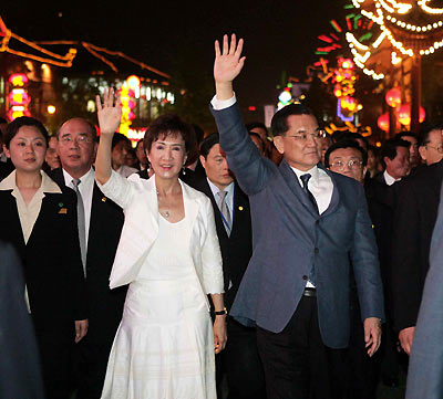 Lien Chan vows to follow in Sun's footsteps