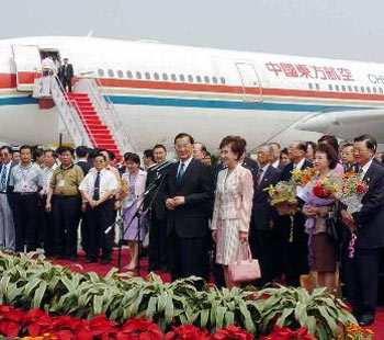 Lien Chan arrives in Xi'an