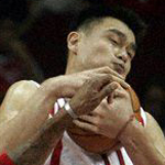 Yao Ming scores 20 as Rockets beats the Wizards 75-71