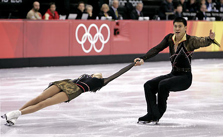 Zhang Dan&Zhang Hao perform figure skating