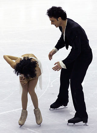 Canadian pair fall during performance