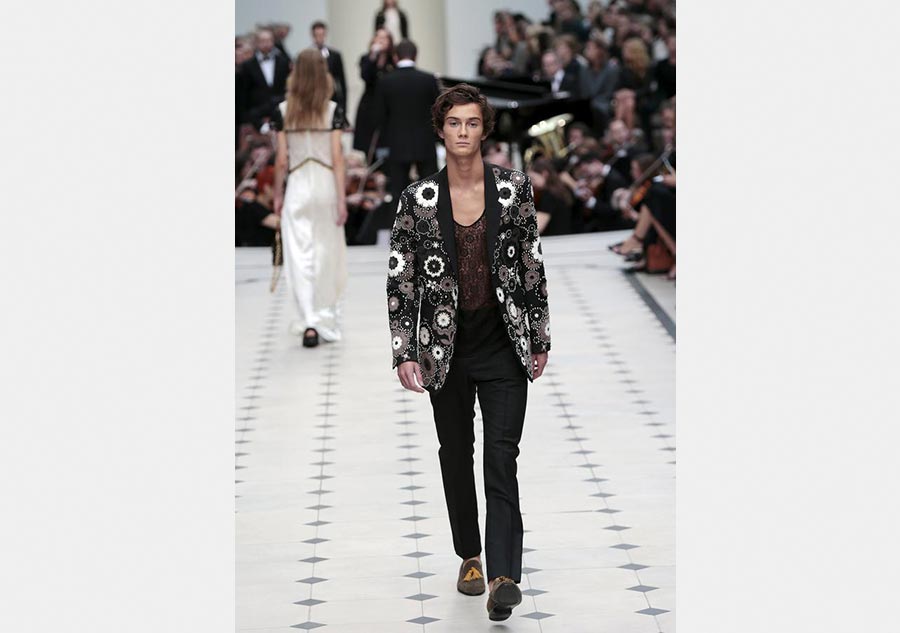 LFW: Burberry Prorsum Spring/Summer 2016 collection