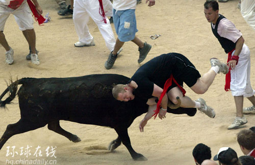 西班牙奔牛節六人受傷 其中一人終身癱瘓(多圖)