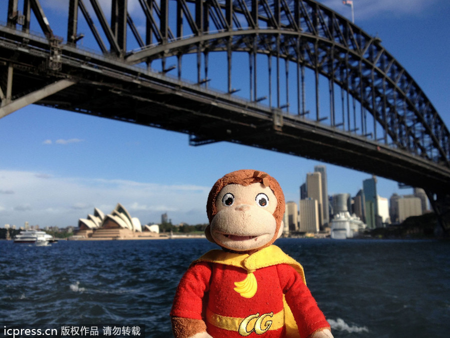 玩具猴環(huán)球之旅各大景點(diǎn)合影留念