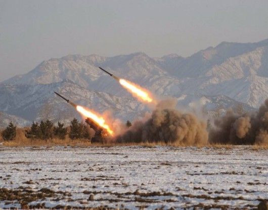 朝鮮向半島東部海域發射飛行物 疑為火箭炮