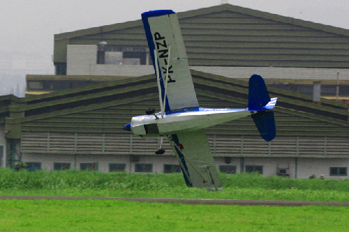 一小型訓(xùn)練機(jī)在印尼萬(wàn)隆航空展墜毀 機(jī)上兩人死亡