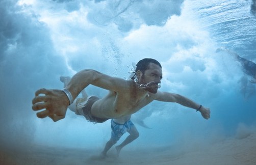 換個角度更震撼!海底看跳水宛如水晶世界