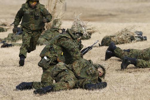 日空降部隊演練 “收復”釣魚島