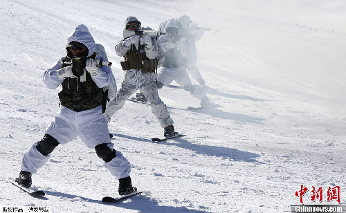 韓美海軍陸戰隊舉行雪地軍演