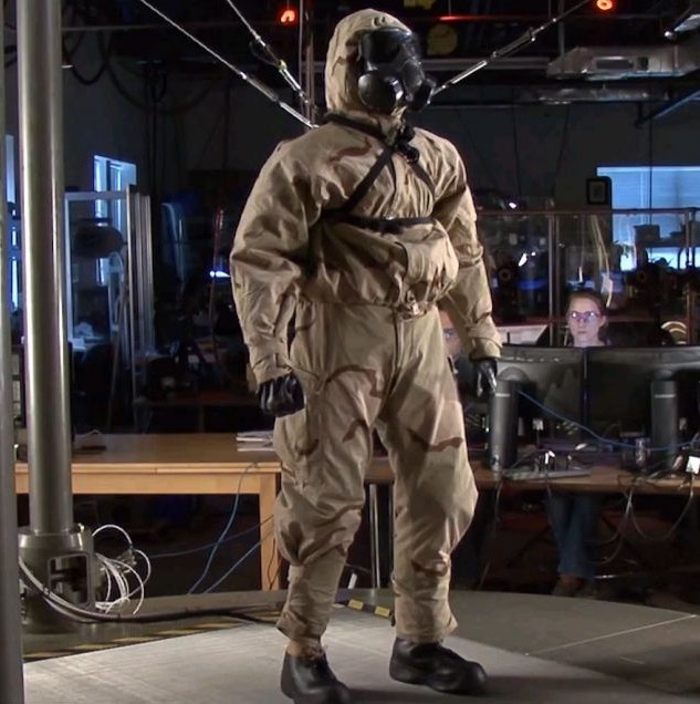 美研發高性能仿生機器人 能出汗可測試軍用防護服