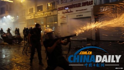 土耳其抗議示威引發大規模沖突 至少12人受傷