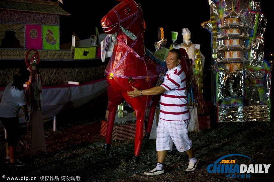 馬來西亞華裔迎“鬼節” 民眾“驚悚”狂歡（高清組圖）