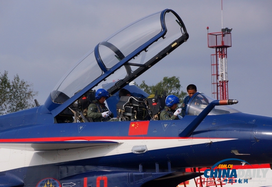 中國空軍八一飛行表演隊亮相莫斯科航展
