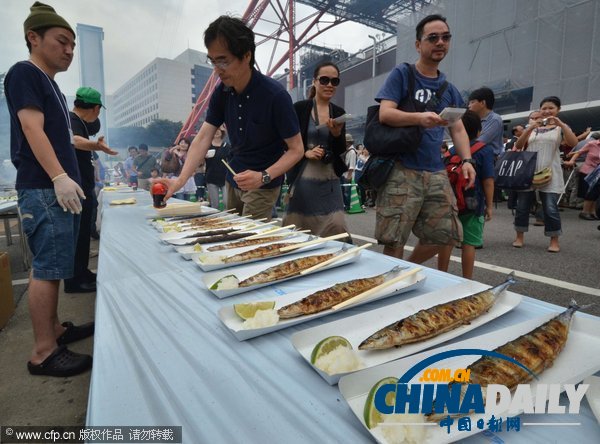 日本地震災區為感恩燒烤5千秋刀魚 東京市民免費享用
