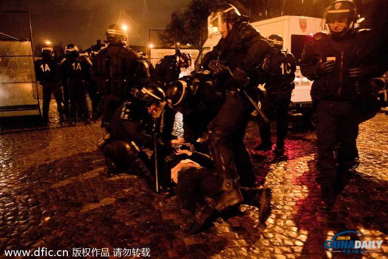 巴黎反奧朗德示威愈演愈烈 警民發生激烈沖突