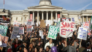 教育減失業(yè)高 英國學生再度發(fā)動大型抗議