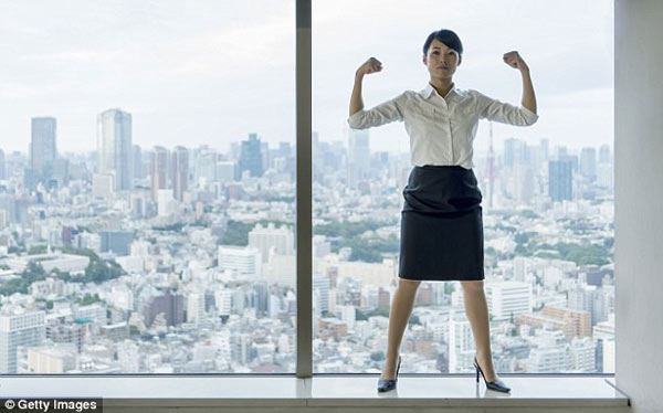 女性采用男性站姿更具領導范兒