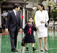 日本：愛子公主首日入學 笑臉盈盈