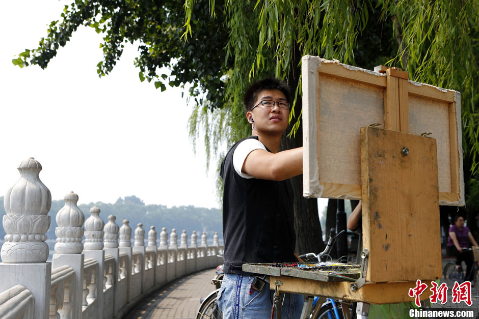 Memorize the old Beijing with painting brush