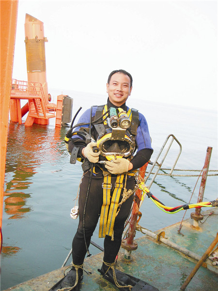 'Frogman' loves high risk job deep down below