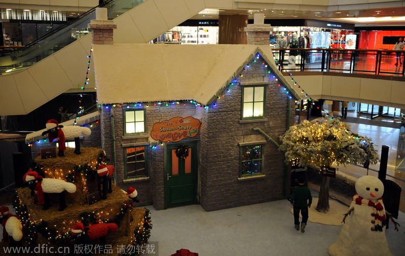 Hong Kong welcomes Christmas with starry train