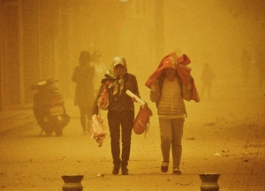 Heavy sandstorm blows through Dunhuang