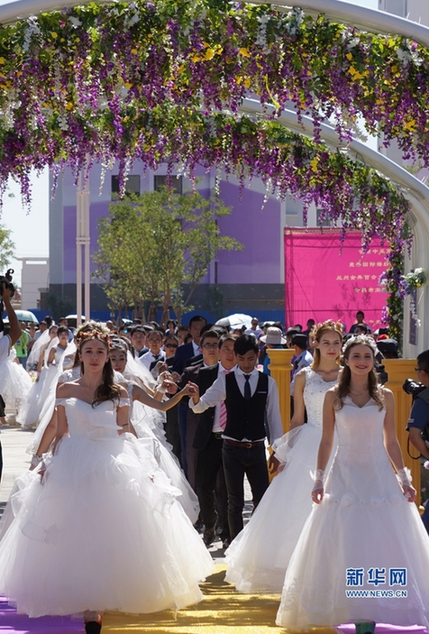 Lavender wedding romanticizes NW China