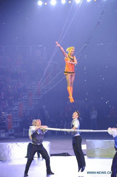 Acrobatics performance starts in N. China