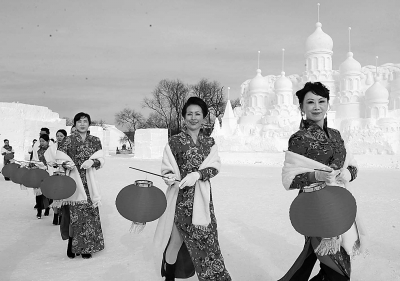 NE China outdoor fashion show in the dead of winter