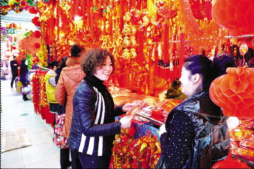 Spring Festival decorations liven up Dandong