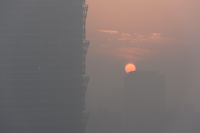 Heavy smog set to stick around