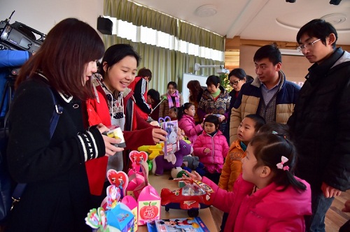 Jiading kindergarten holds charity activity