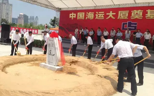 Pudong on the way to become a shipping and air transport hub