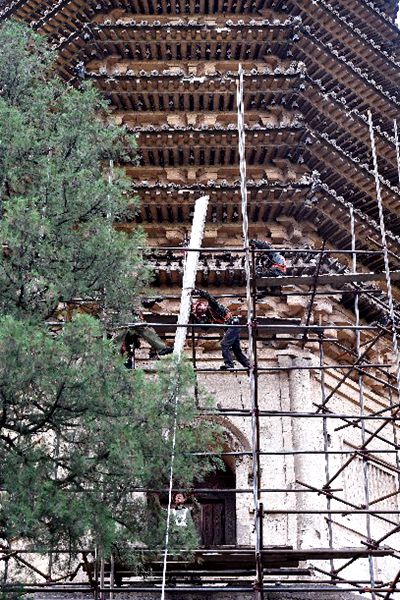 Tower in Jueshan Temple under renovation