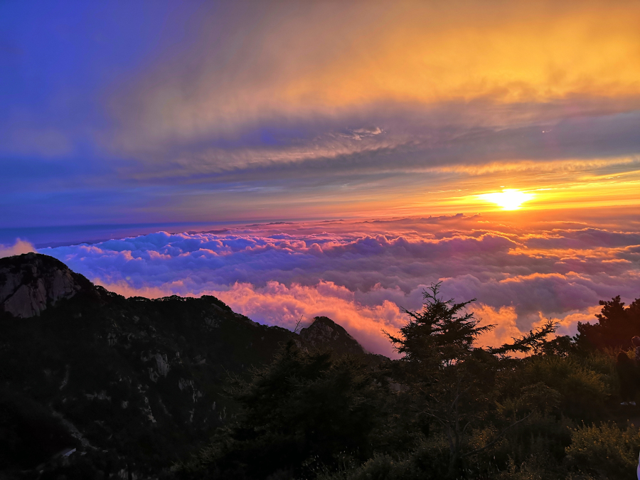 Breathtaking sunrise on Mount Tai