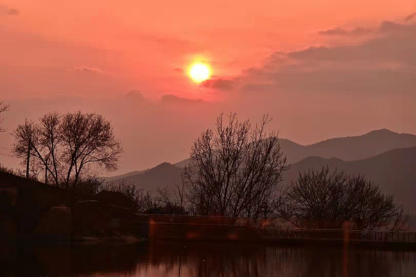 In pics: Sunset illuminates Mount Tai