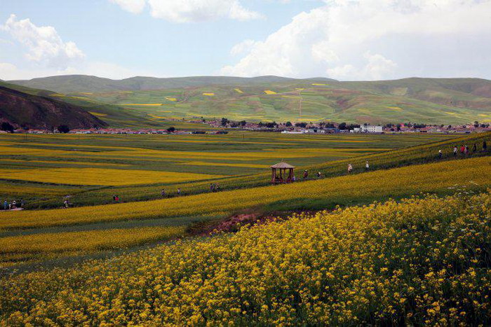 Zhangye, a city base from which to explore Danxia landform