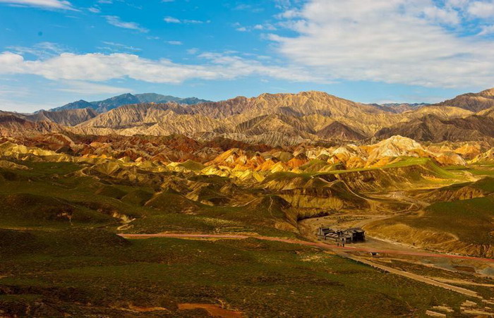 Zhangye, a city base from which to explore Danxia landform