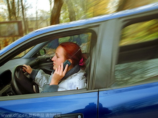 Criminalizing phone use while driving can cut accidents