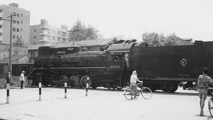 Traveling on board China's trains for 30 years