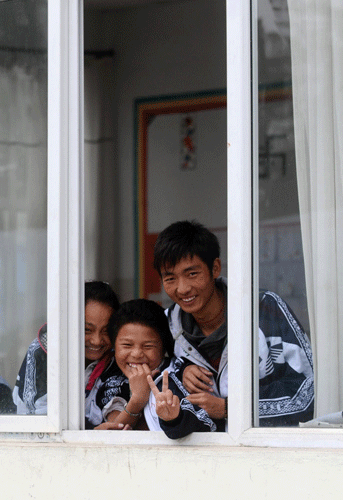 Students from Yushu start new semester in Shanxi