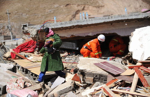 Search for quake survivors goes on