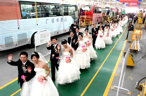 Group wedding celebrates May Day holiday