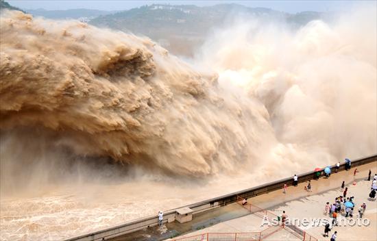 Desilting project at Xiaolangdi Reservoir on Yellow River