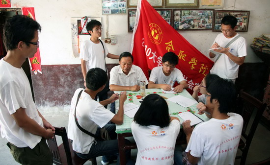 Colleges students sail on social practices tour