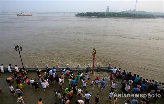 Wuhan witnesses flood peaks close to danger point