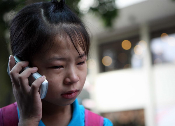 Left-behind children reunite with parents in S China